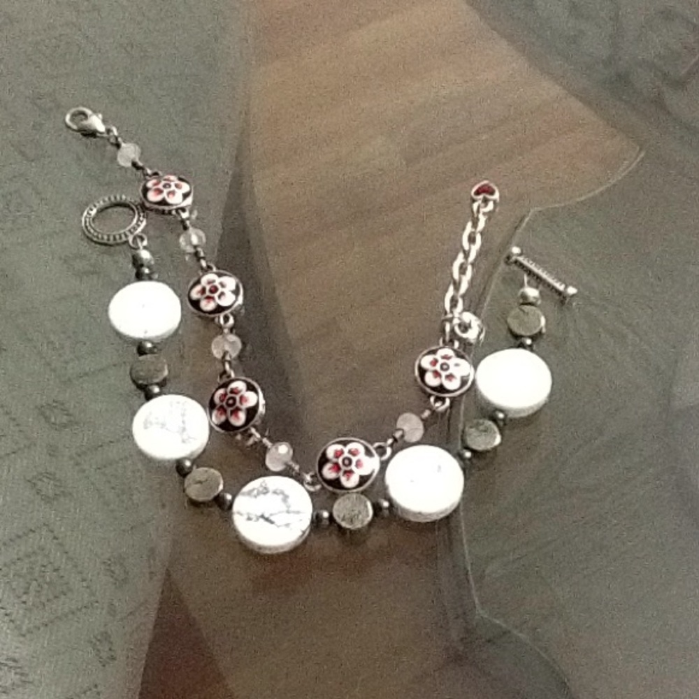 Costume jewelry bracelet